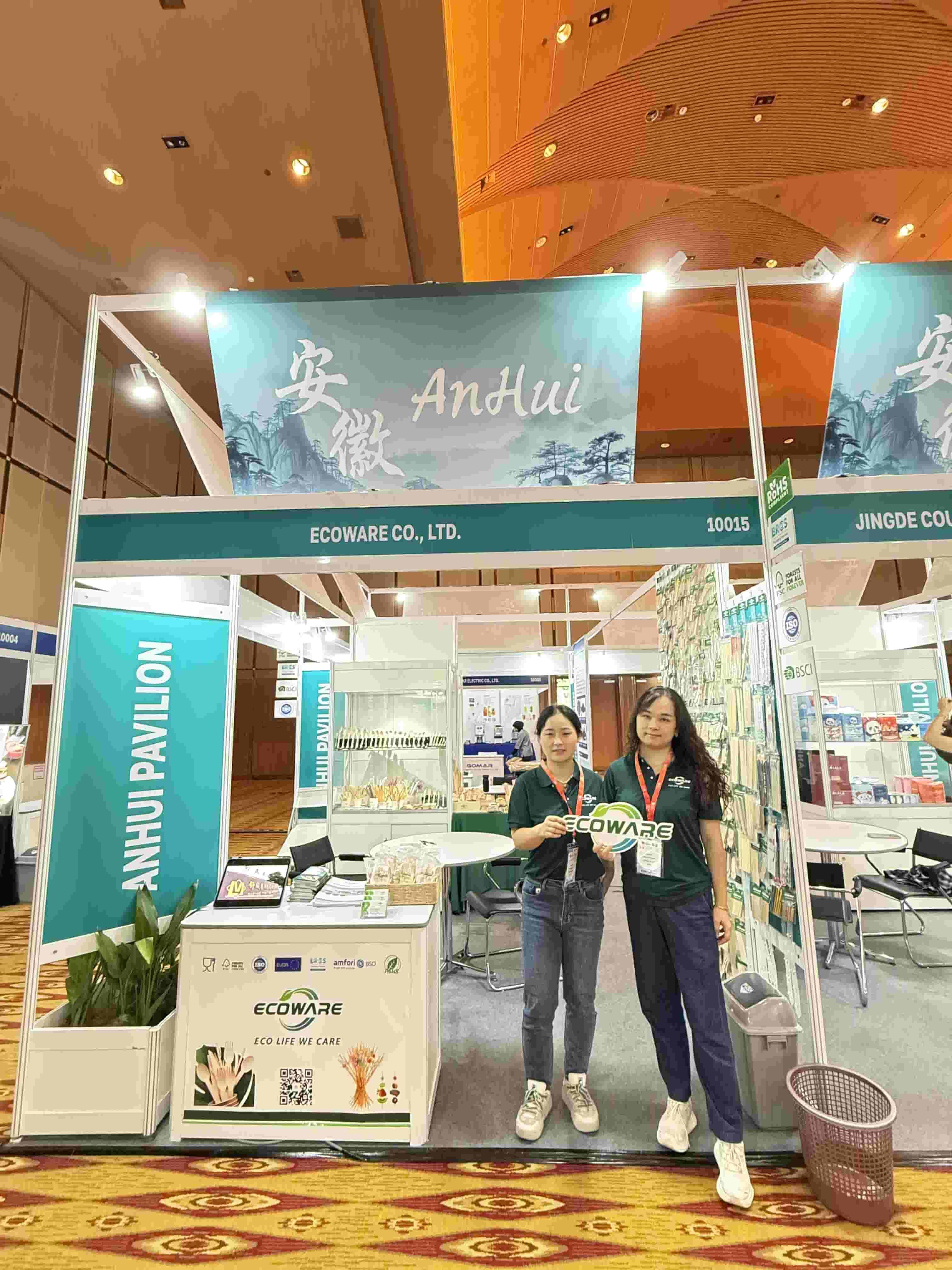 EcoWareTech product display featuring customizable bamboo cutlery for B2B wholesale and OEM orders.