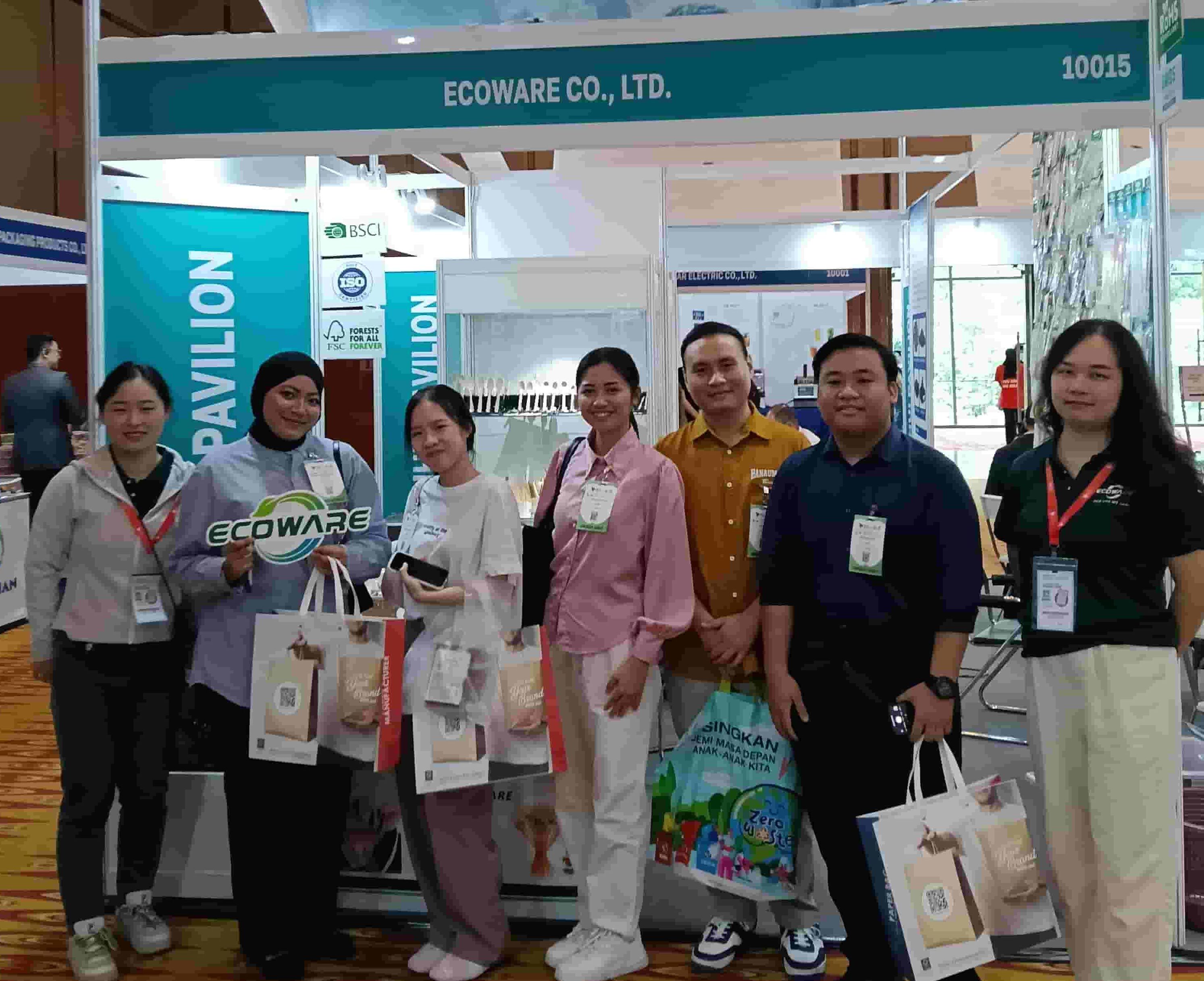 EcoWareTech-product-display-featuring-customizable-bamboo-cutlery-for-B2B-wholesale-and-OEM-orders.