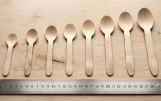 Disposable-wooden-spoons-of-different-sizes-compared